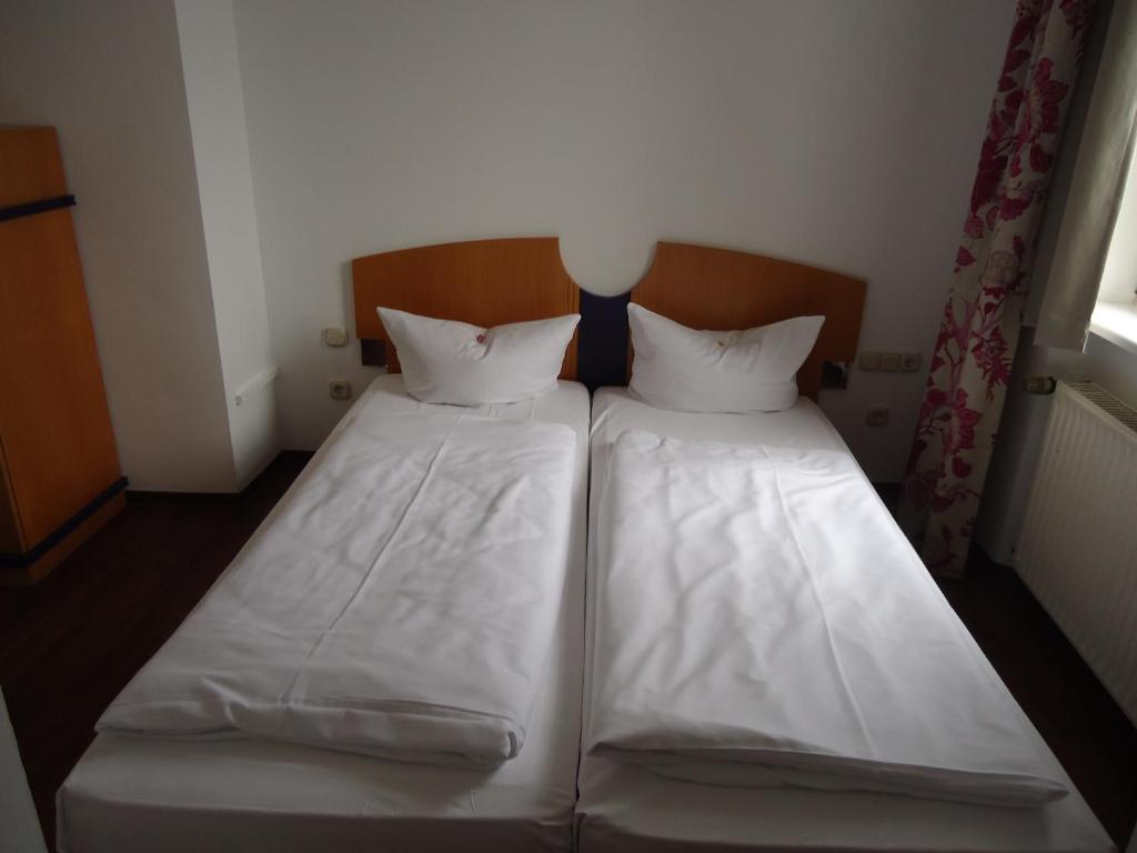 Hotel und Brauereigasthof Kaiserdom Bamberg Zimmer foto